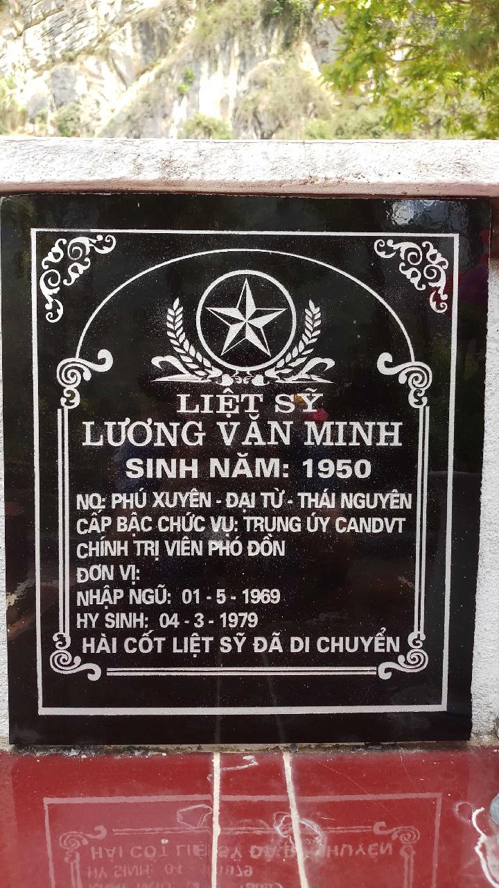 Ảnh mộ liệt sĩ Lương Văn Minh