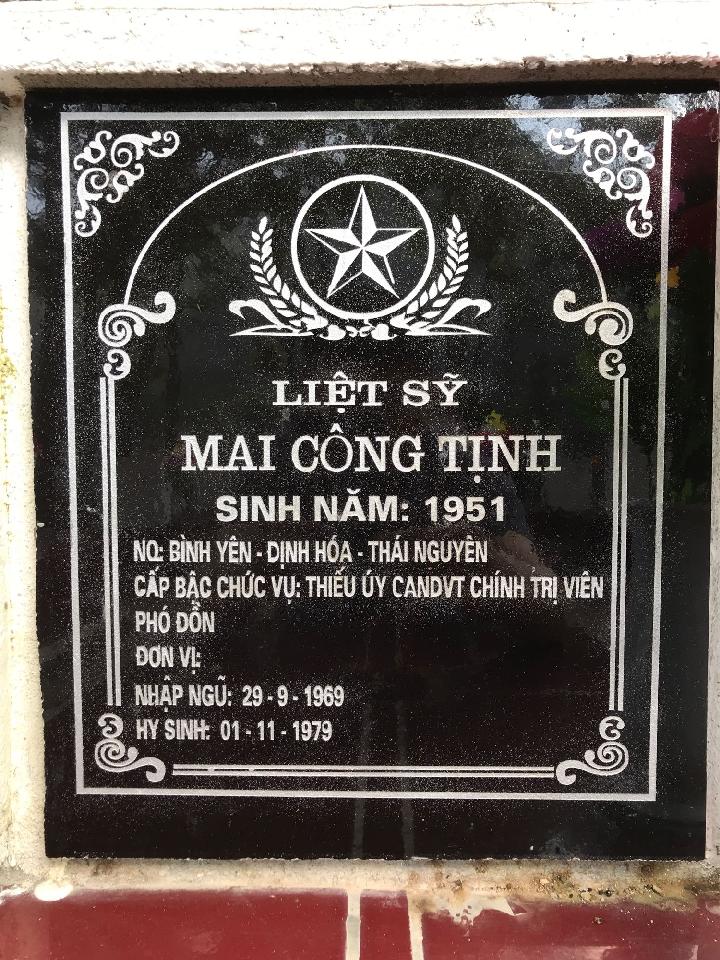 Ảnh mộ liệt sĩ Mai Công Tịnh