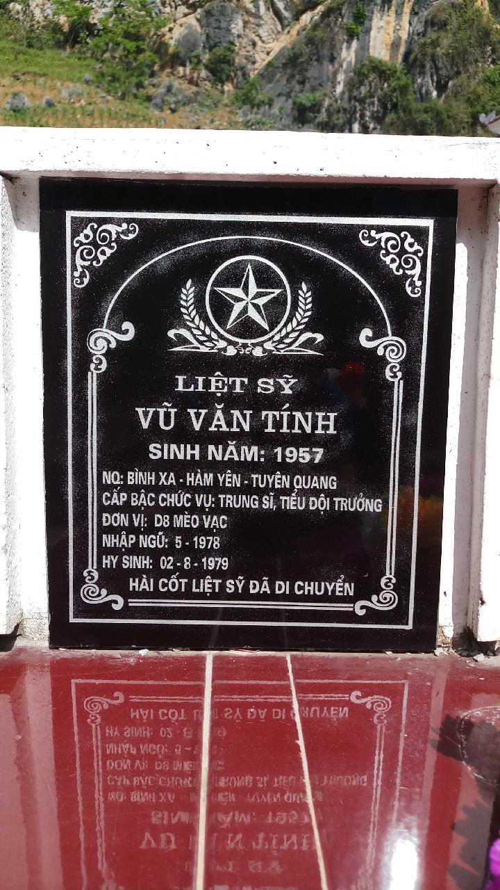 Ảnh mộ liệt sĩ Vũ Văn Tính