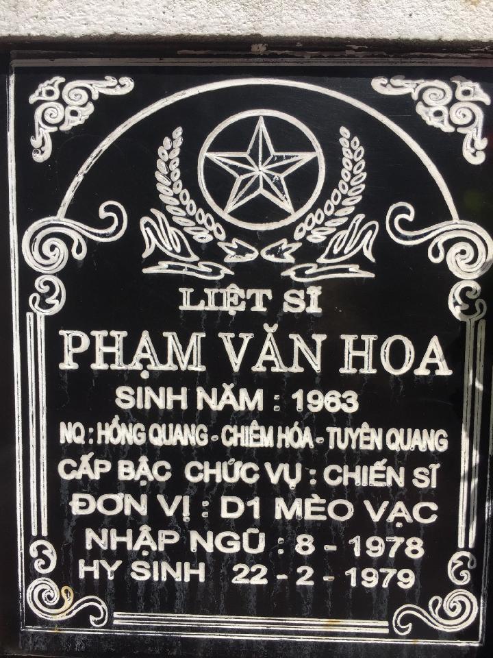 Ảnh mộ liệt sĩ Phạm Văn Hoa