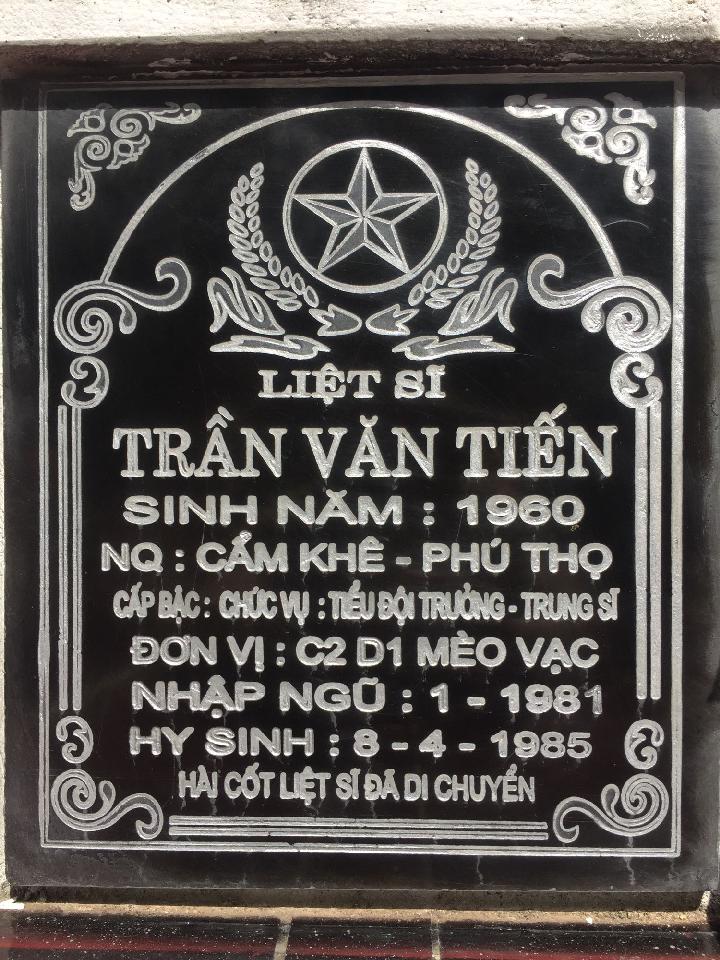 Ảnh mộ liệt sĩ Trần Văn Tiến