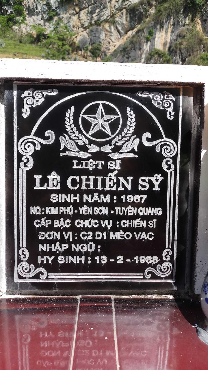 Ảnh mộ liệt sĩ Lê Chiến Sỹ