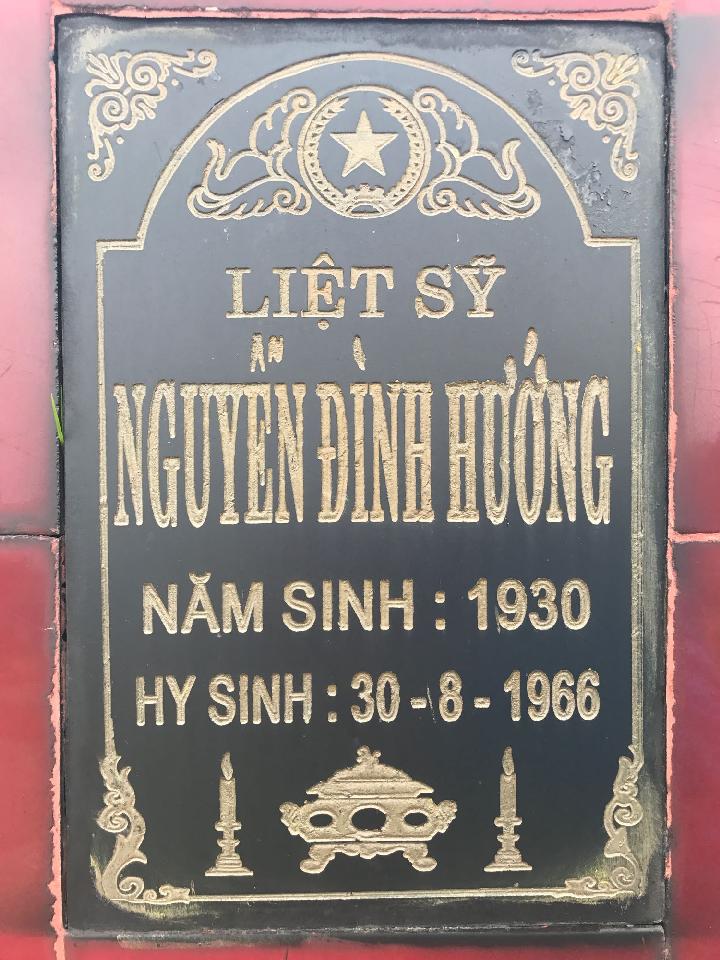 Ảnh mộ liệt sĩ Nguyễn Đình Hướng