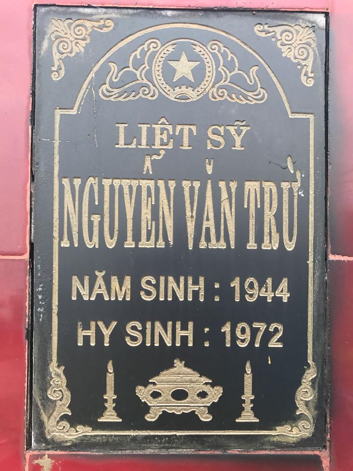 Ảnh mộ liệt sĩ Nguyễn Văn Trừ