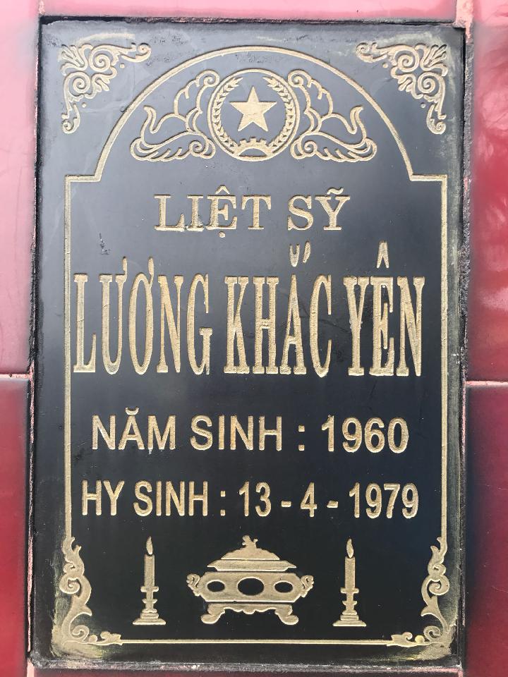 Ảnh mộ liệt sĩ Lương Khắc Yên