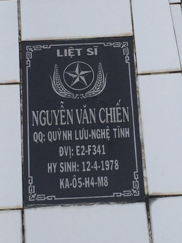 Ảnh mộ liệt sĩ Nguyễn Văn Chiến