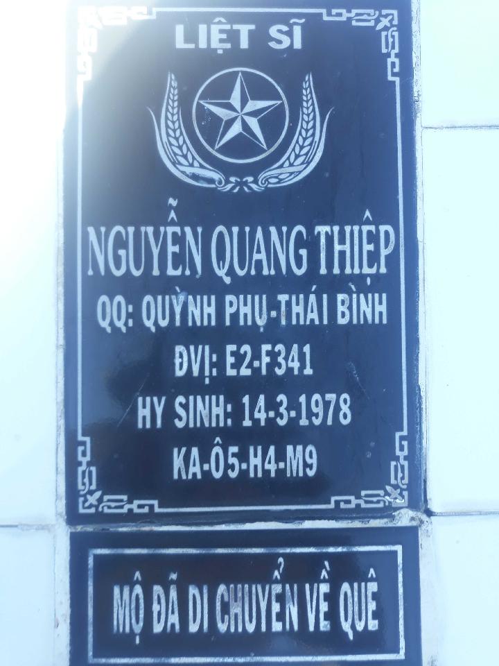 Ảnh mộ liệt sĩ Nguyễn Quang Thiệp