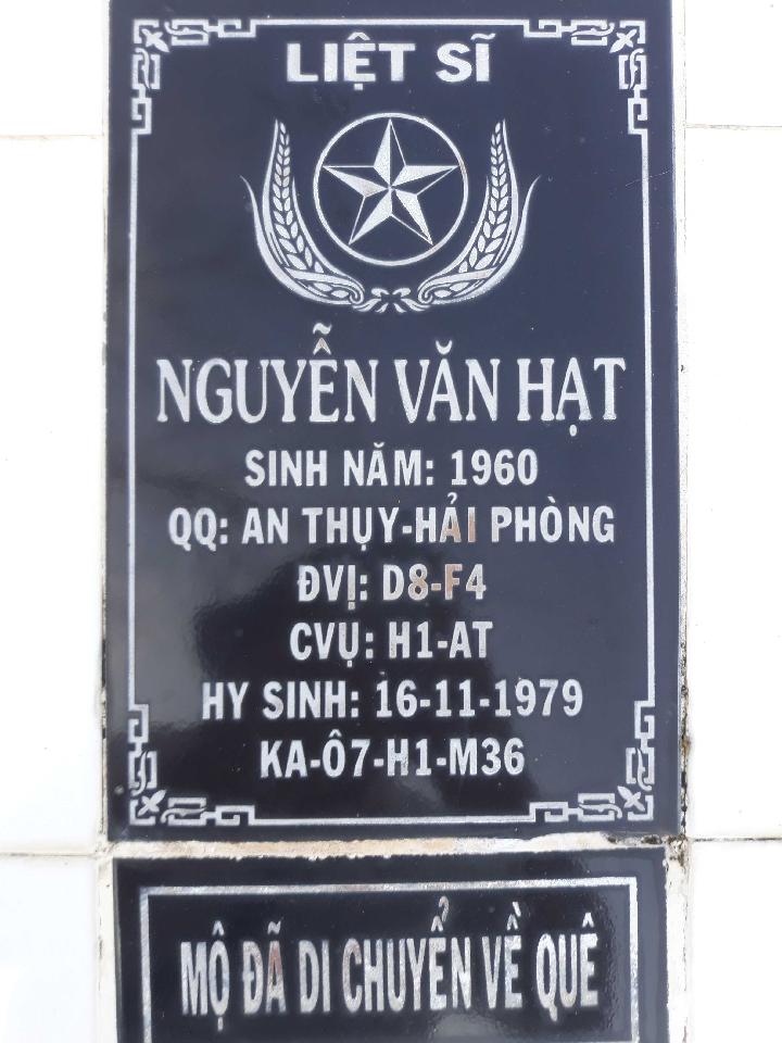 Ảnh mộ liệt sĩ Nguyễn Văn Hạt