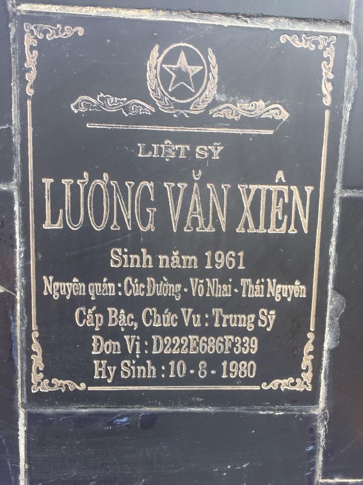 Ảnh mộ liệt sĩ Lương Văn Xiên