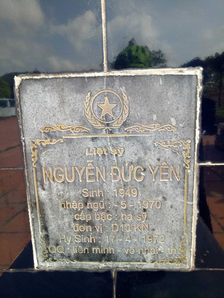 Ảnh mộ liệt sĩ Nguyễn Đức Yên