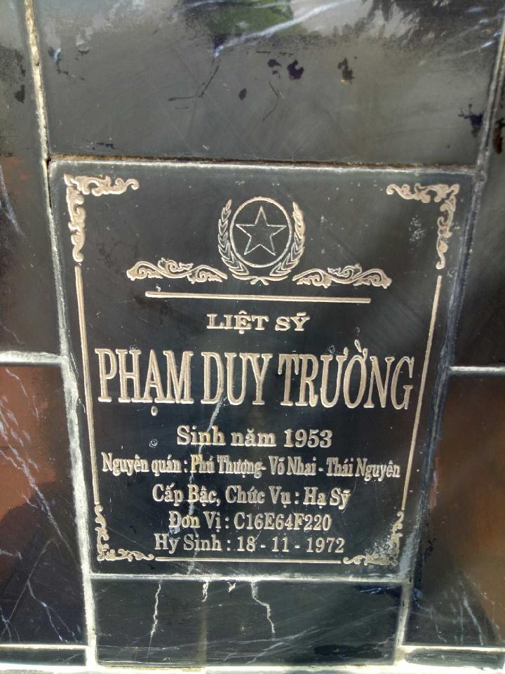 Ảnh mộ liệt sĩ Phạm Duy Trường