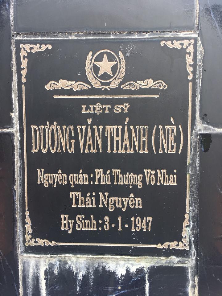 Ảnh mộ liệt sĩ Dương Văn Thánh ( nè)