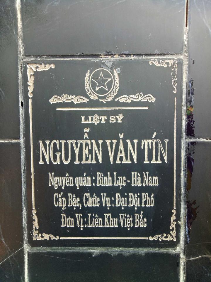 Ảnh mộ liệt sĩ Nguyễn Văn Tín