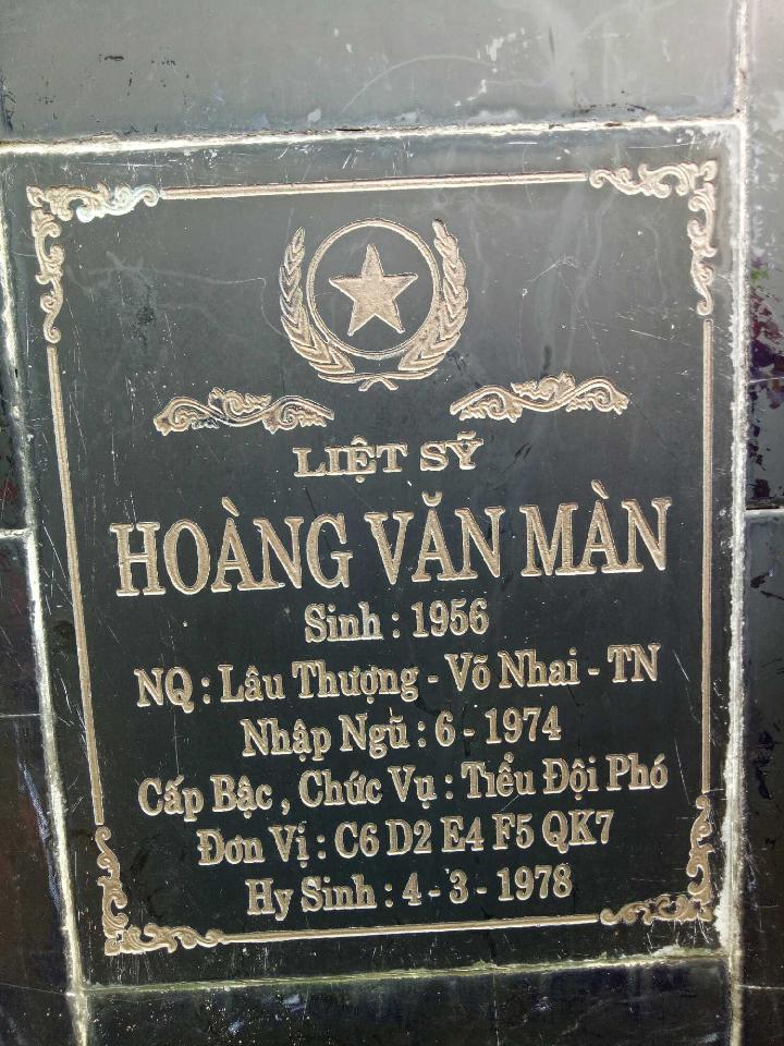 Ảnh mộ liệt sĩ Hoàng Văn Màn