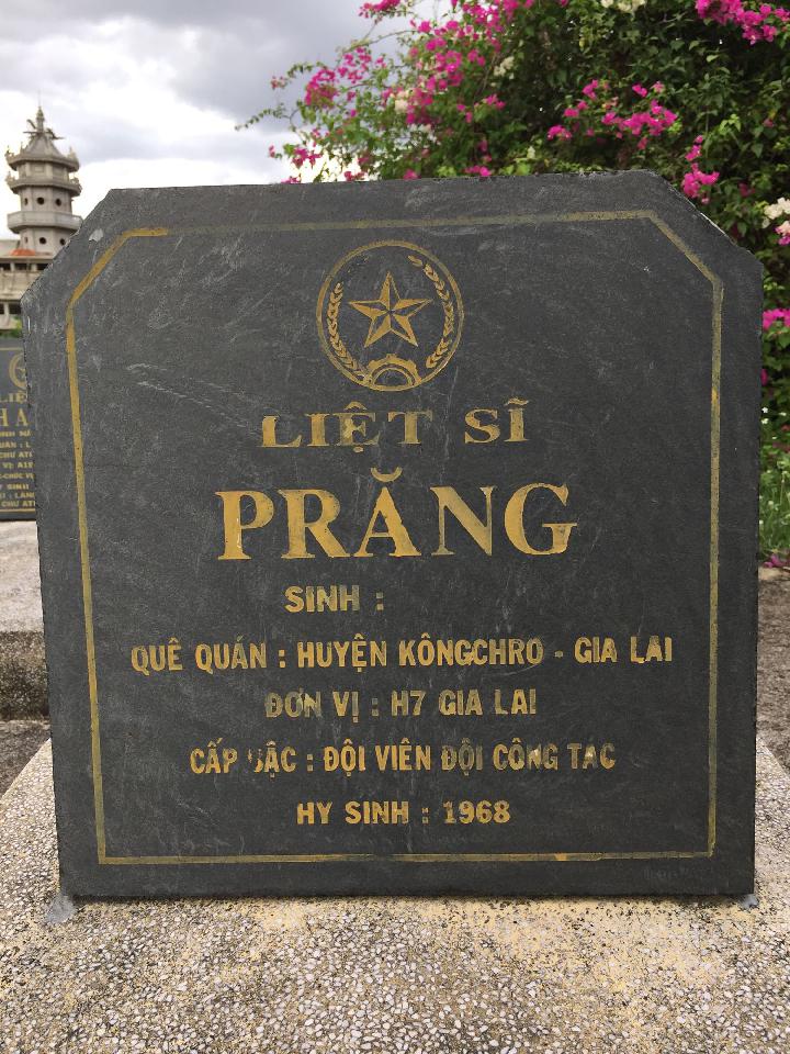 Ảnh mộ liệt sĩ PRăng