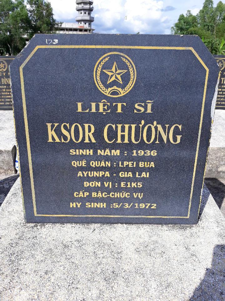 Ảnh mộ liệt sĩ KSOR Chương