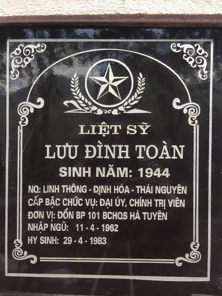 Ảnh mộ liệt sĩ Lưu Đình Toàn