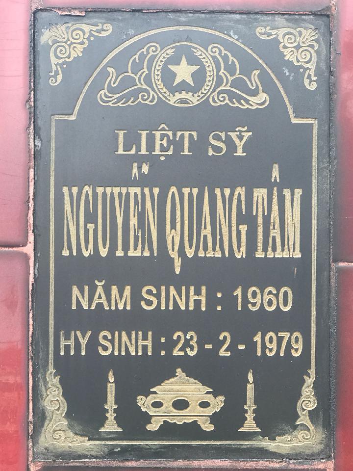 Ảnh mộ liệt sĩ Nguyễn Quang Tâm