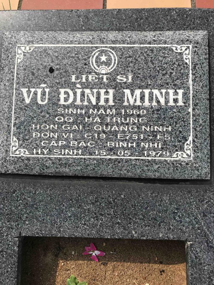 Ảnh mộ liệt sĩ VŨ ĐÌNH MINH