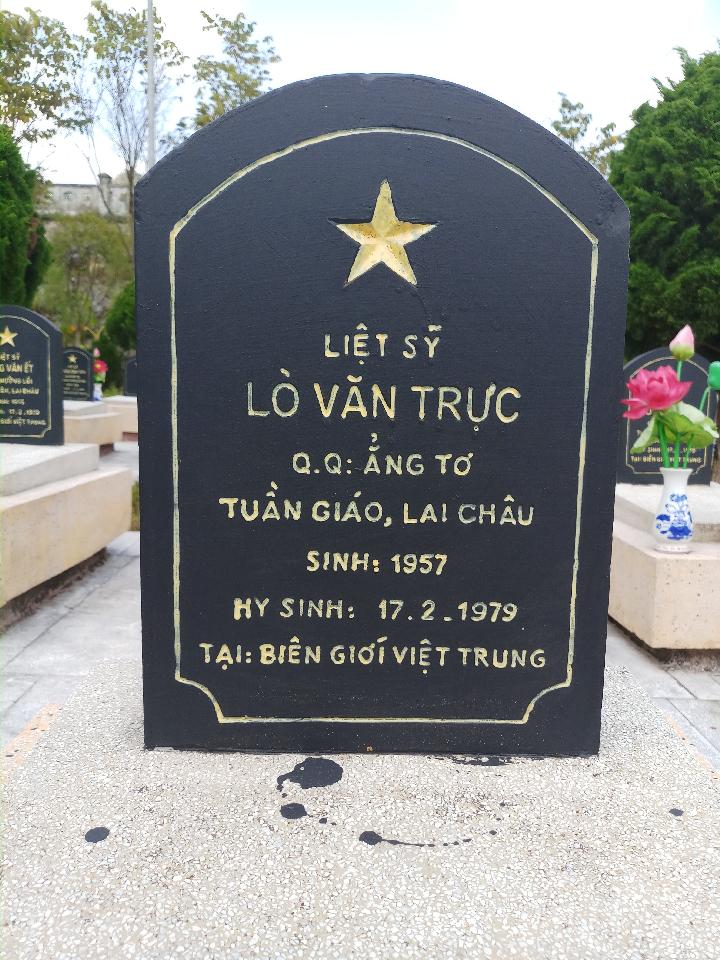 Ảnh mộ liệt sĩ Lò Văn Trực