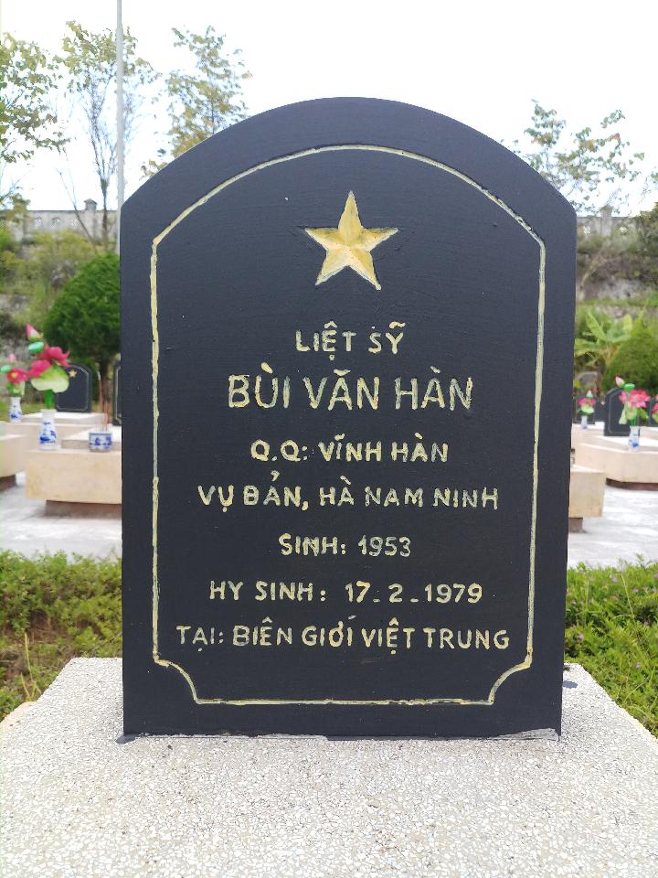 Ảnh mộ liệt sĩ Bùi Văn Hàn