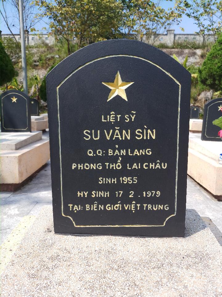 Ảnh mộ liệt sĩ Su Văn Sìn