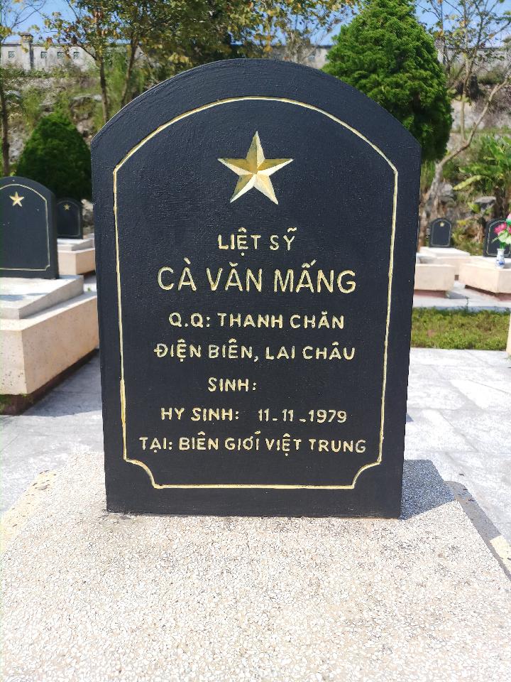 Ảnh mộ liệt sĩ Cà Văn Mấng