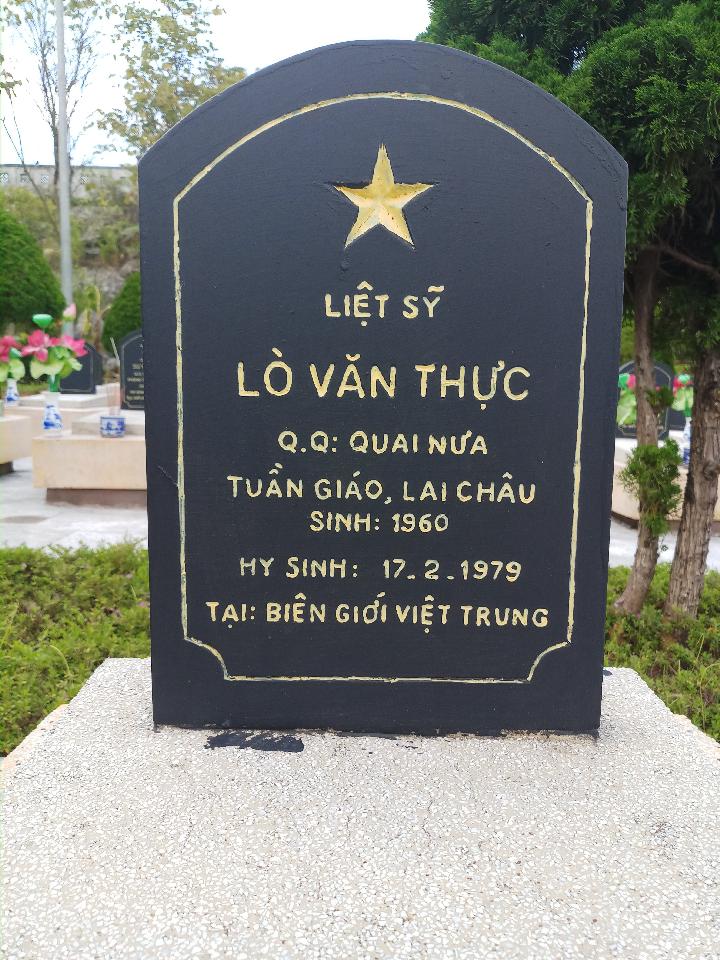 Ảnh mộ liệt sĩ Lò Văn Thực