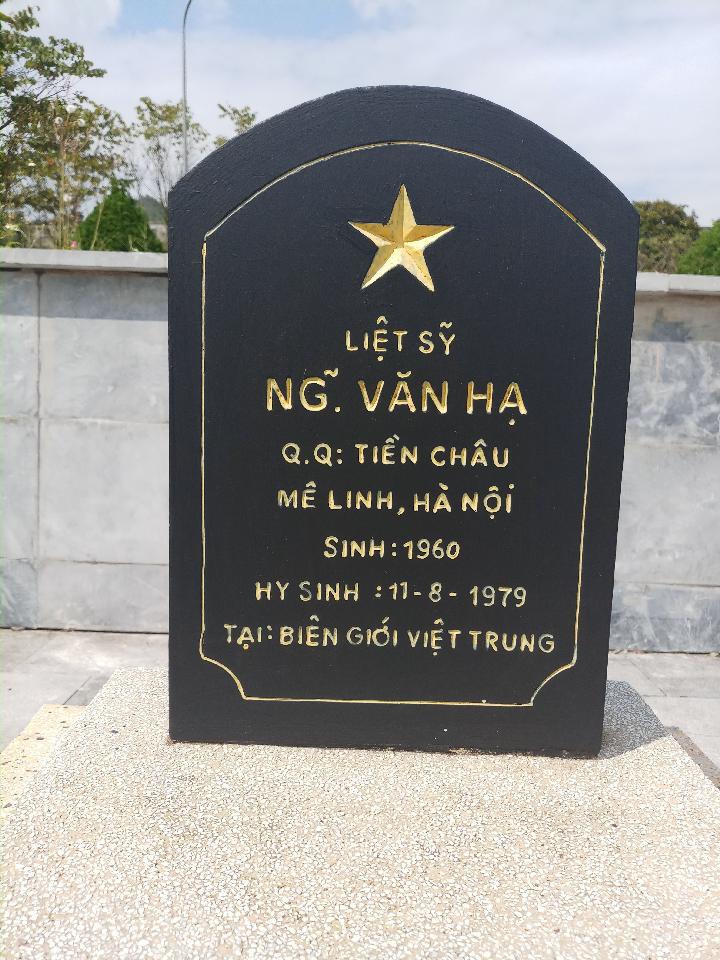 Ảnh mộ liệt sĩ Nguyễn Văn Hạ