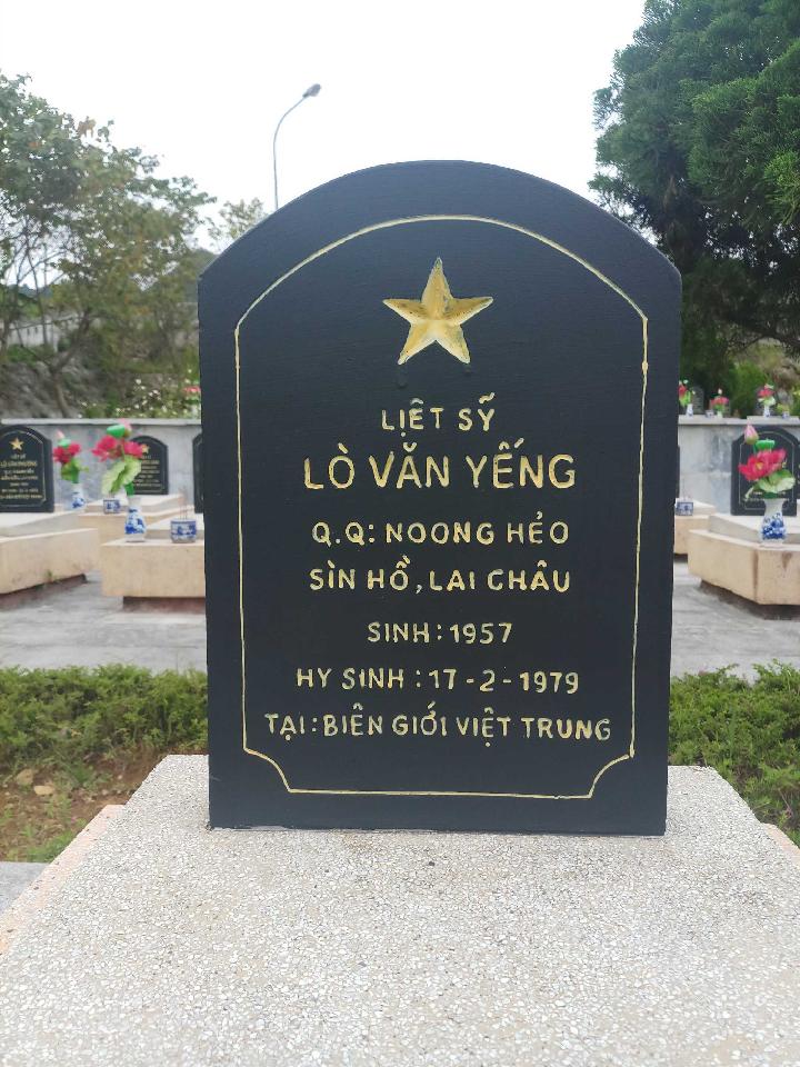 Ảnh mộ liệt sĩ Lò Văn Yếng