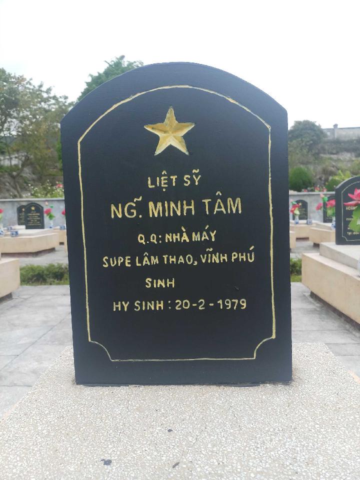 Ảnh mộ liệt sĩ Nguyễn Minh Tâm