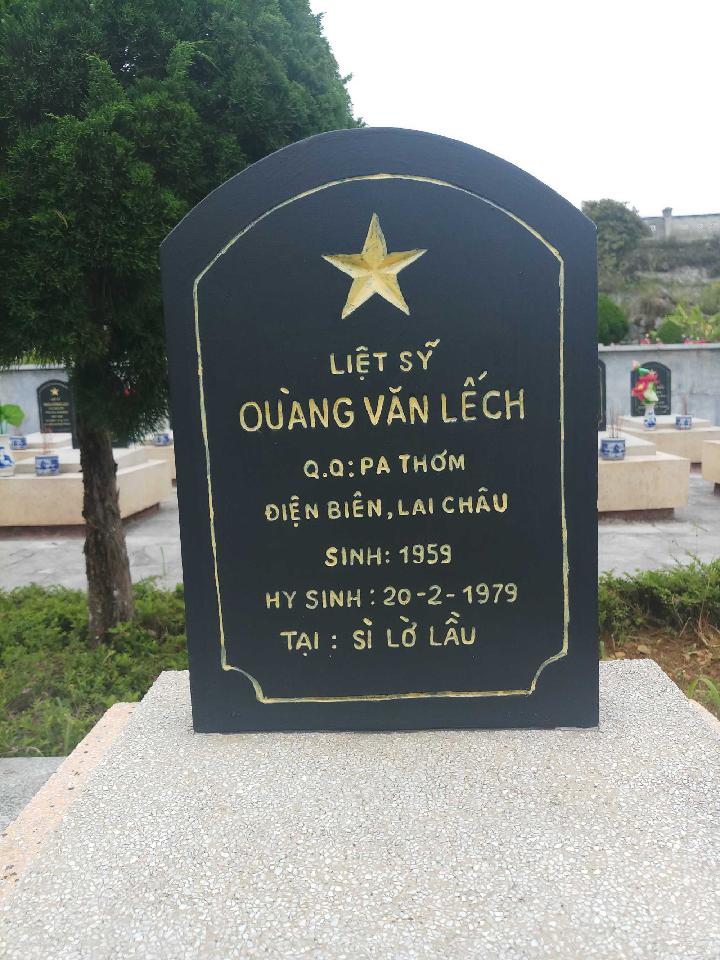 Ảnh mộ liệt sĩ Quàng Văn Lếch