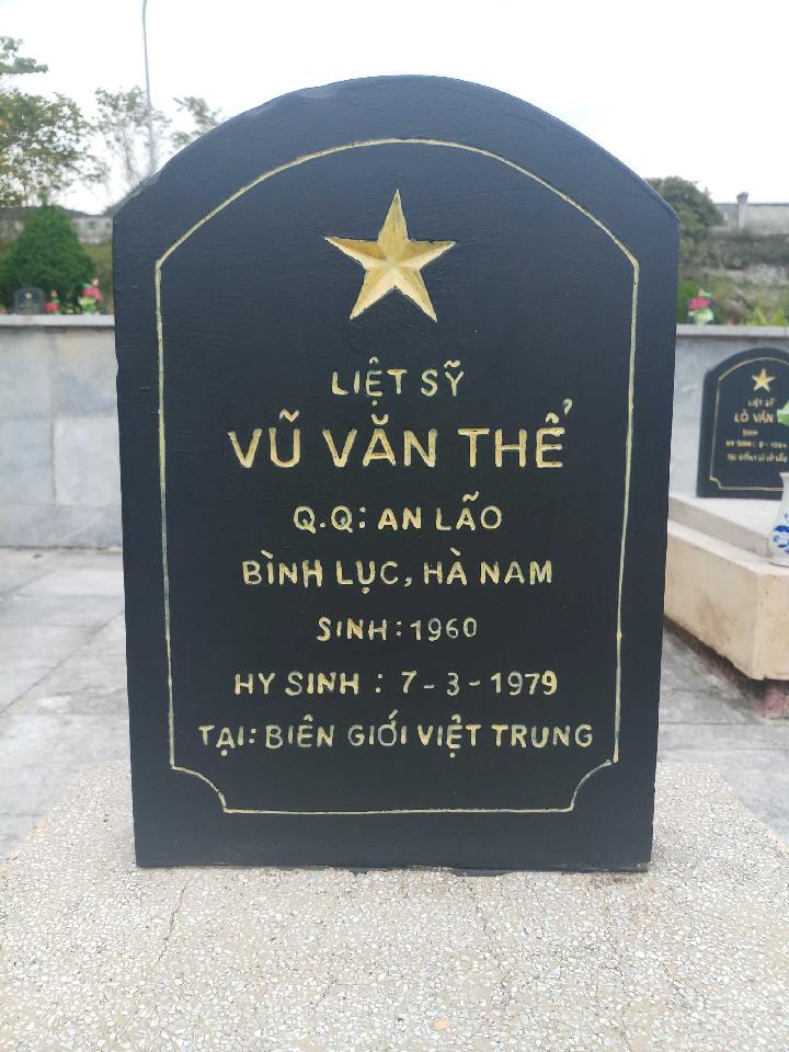 Ảnh mộ liệt sĩ Vũ Văn Thể