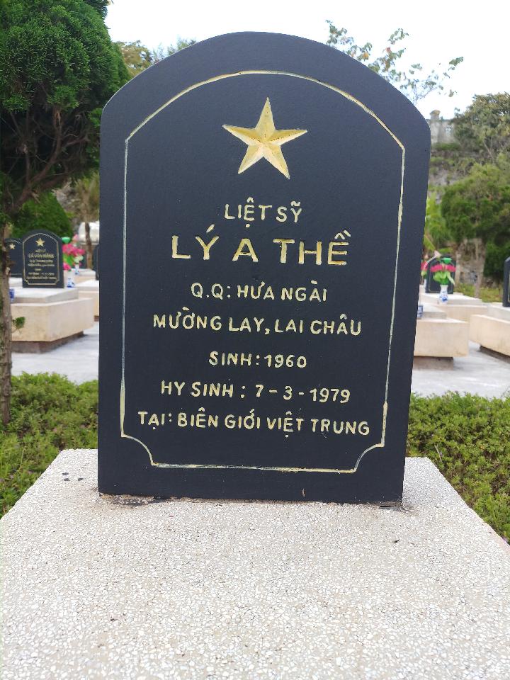 Ảnh mộ liệt sĩ Lý A Thề