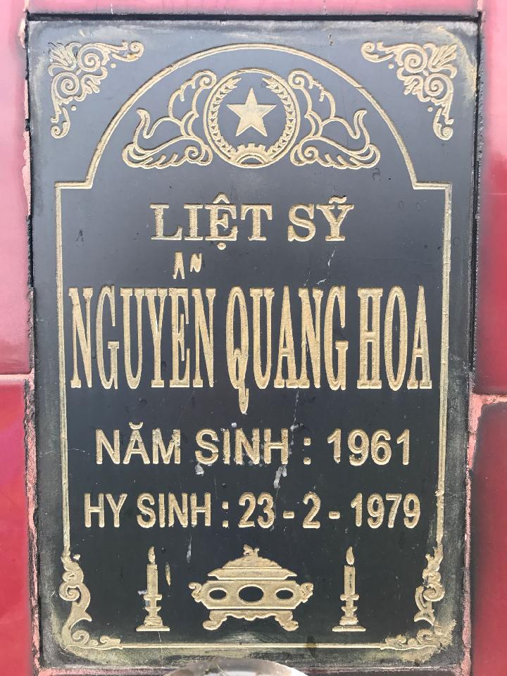 Ảnh mộ liệt sĩ Nguyễn Quang Hoa