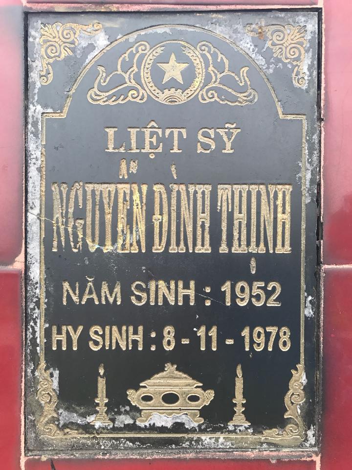 Ảnh mộ liệt sĩ Nguyễn Đình Thịnh