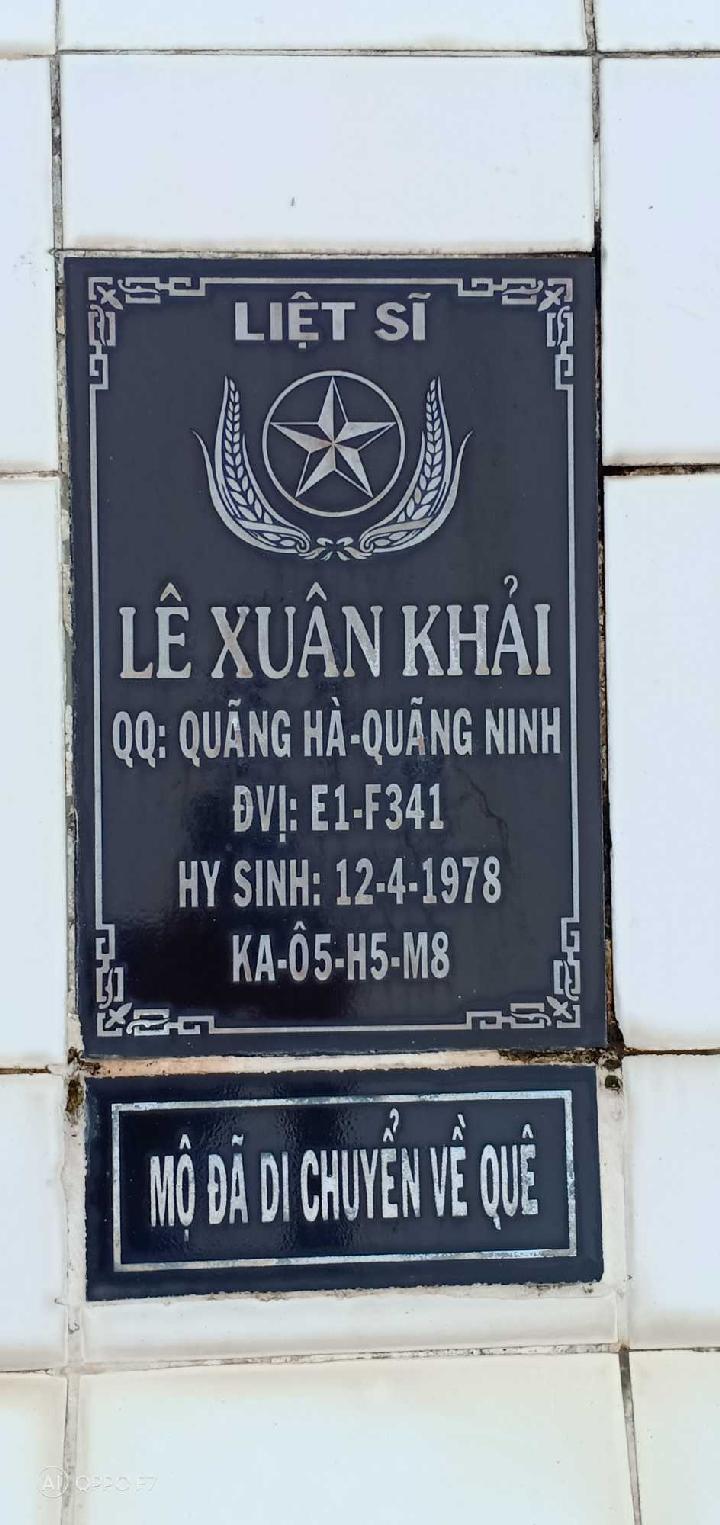 Ảnh mộ liệt sĩ Lê Xuân Khải