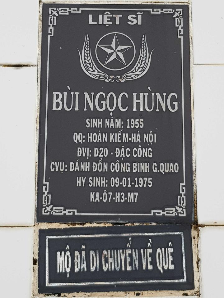 Ảnh mộ liệt sĩ Bùi Ngọc Hùng