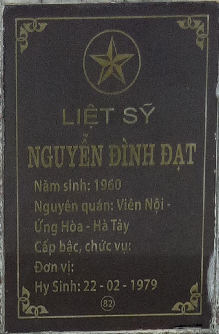 Ảnh mộ liệt sĩ Nguyễn Đình Đạt