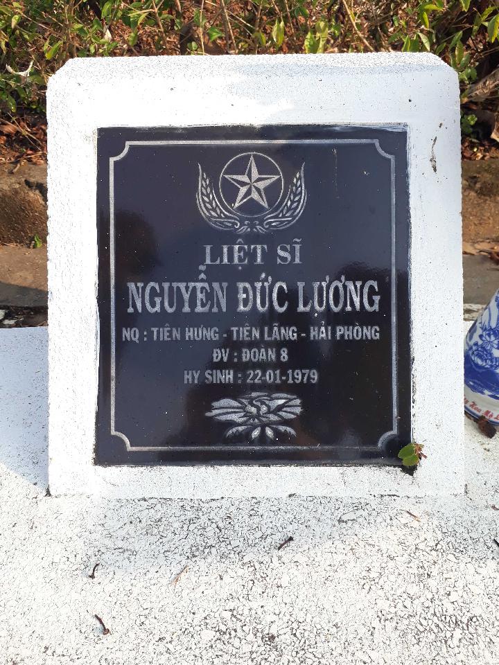 Ảnh mộ liệt sĩ Nguyễn Đức Lương