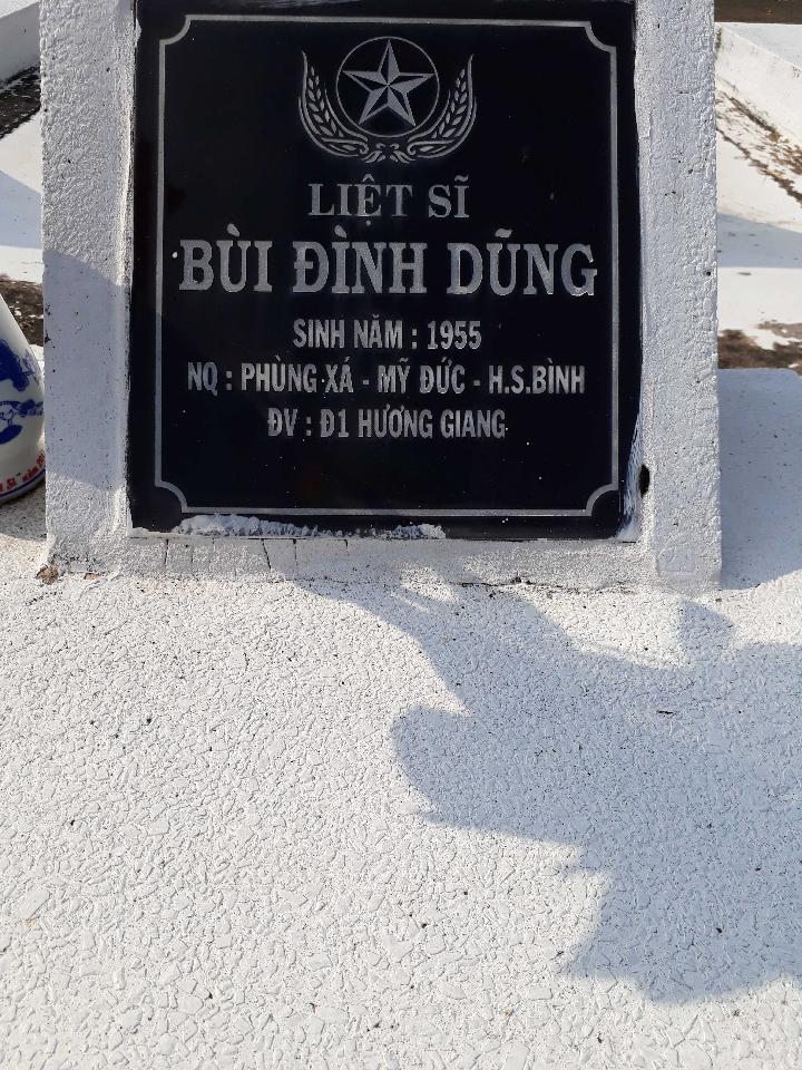 Ảnh mộ liệt sĩ Bùi Đình Dũng