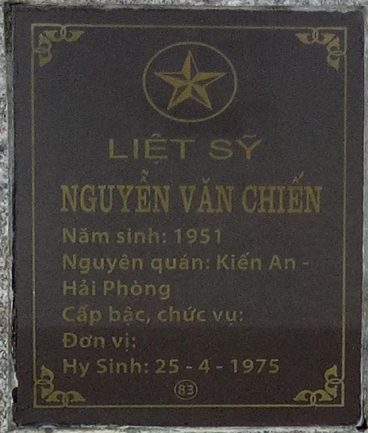 Ảnh mộ liệt sĩ Nguyễn Văn Chiến
