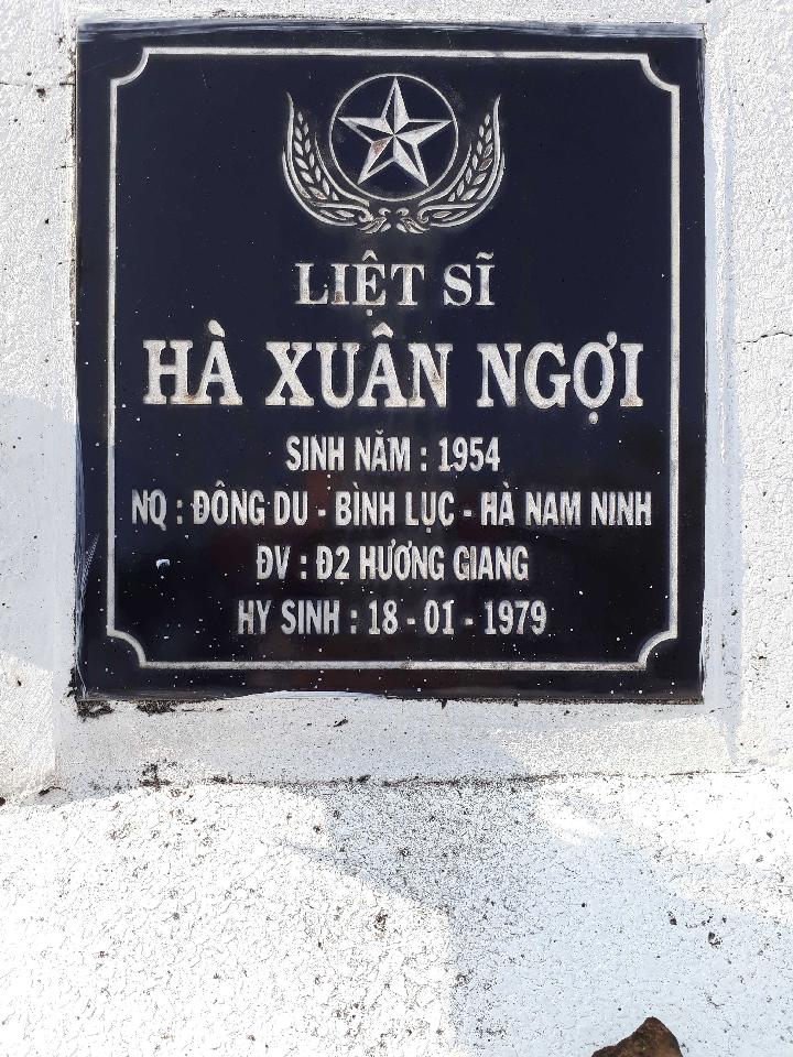 Ảnh mộ liệt sĩ Hà Xuân Ngợi
