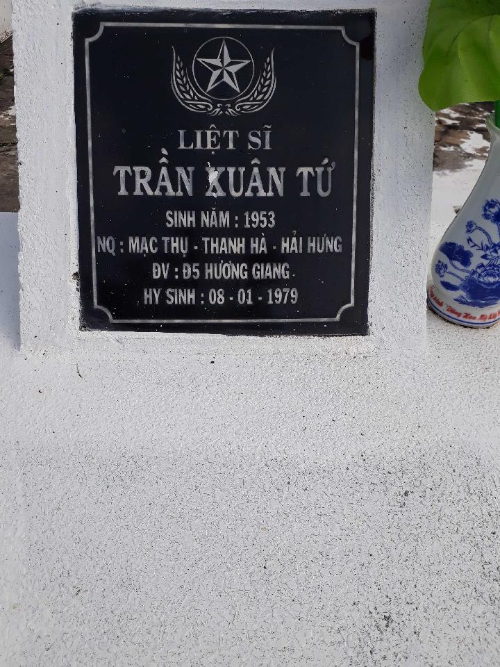 Ảnh mộ liệt sĩ Trần Xuân Tứ