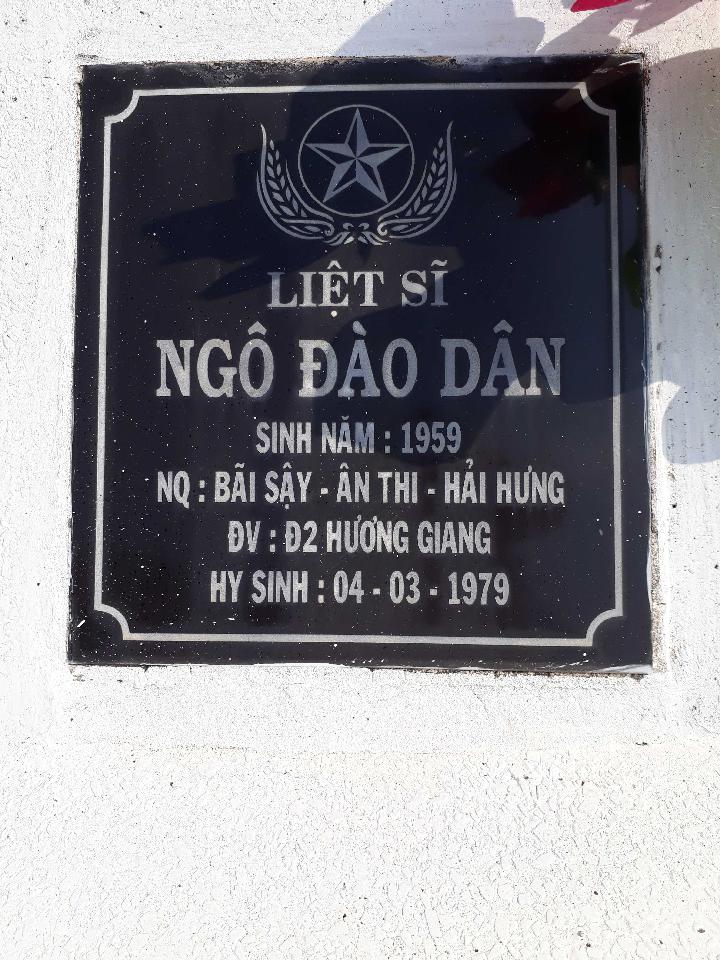 Ảnh mộ liệt sĩ Ngô Đào Dân