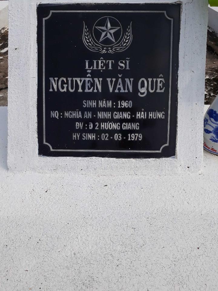 Ảnh mộ liệt sĩ Nguyễn Văn Quê