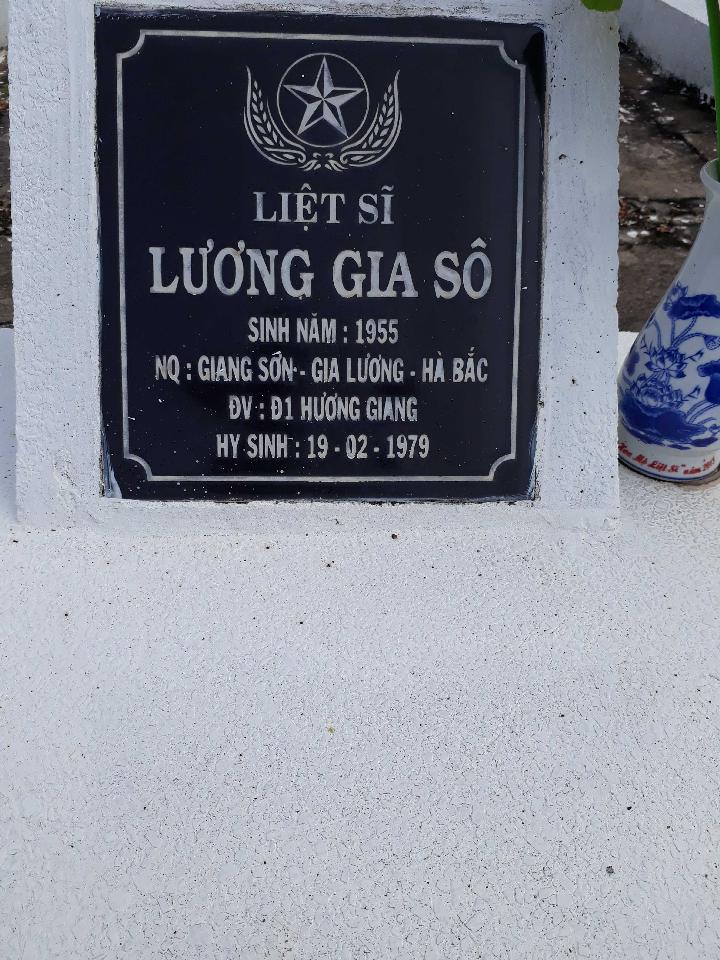 Ảnh mộ liệt sĩ Lương Gia Sô