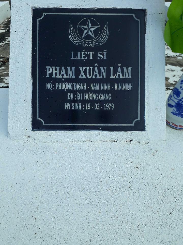 Ảnh mộ liệt sĩ Phạm Xuân Lãm