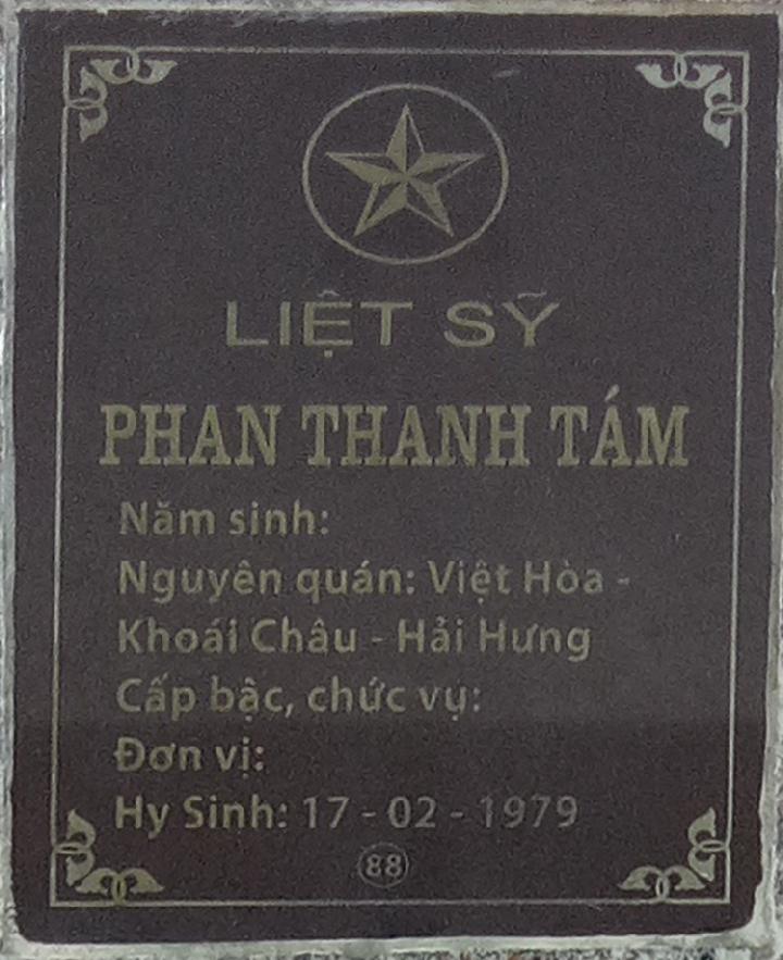 Ảnh mộ liệt sĩ Phan Thanh Tám