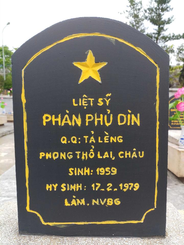 Ảnh mộ liệt sĩ Phàn Phủ Dìn